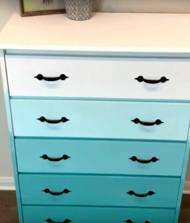 Ombre bemalte alte Möbel