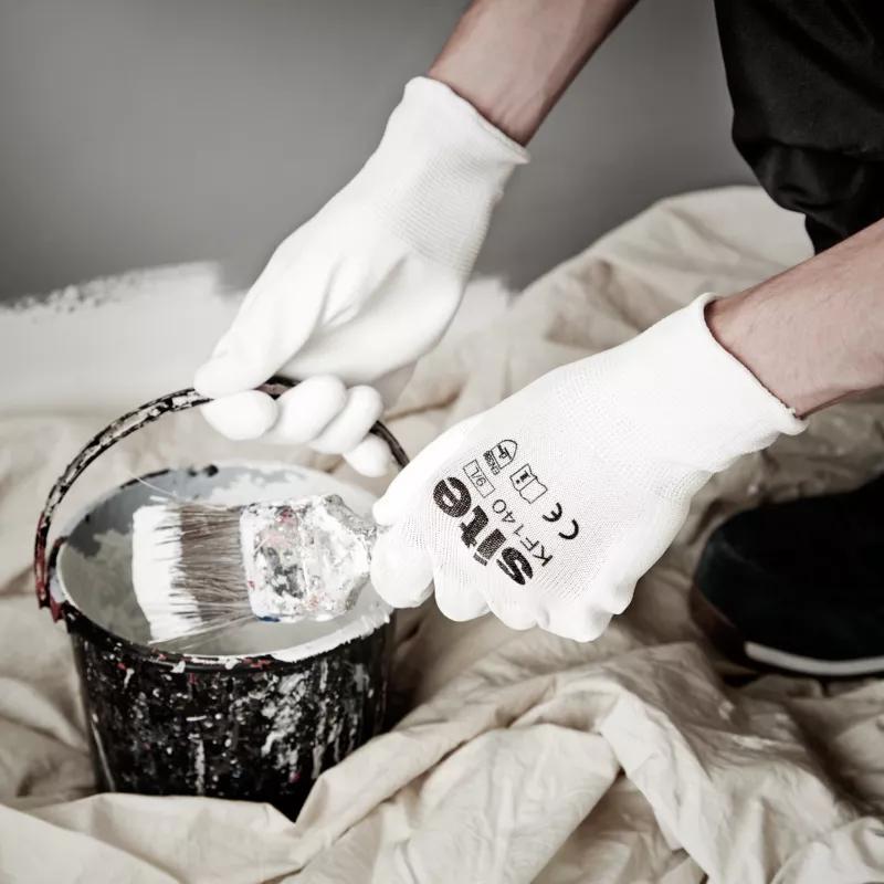 Handschuhe beim Streichen