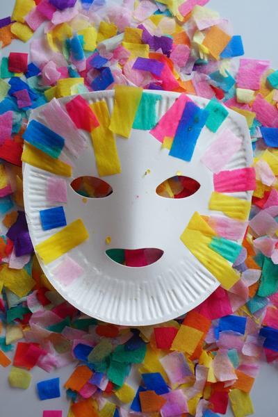1. Konfetti-Regenbogen-Maske aus Pappteller für for basteln fasching kindergarten ideas