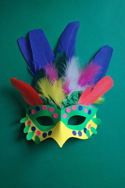 14. Dschungel-Tiermaske mit Federn for basteln fasching mit kindern ideas