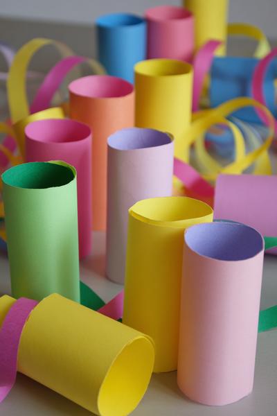 25. U3-Ketten aus Papierrollenringen for basteln fasching u3 ideas