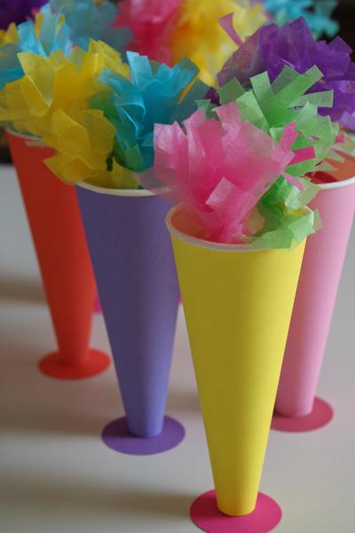 33. Papierbecher-Trompete mit Kreppschleifen for basteln fasching einfach ideas