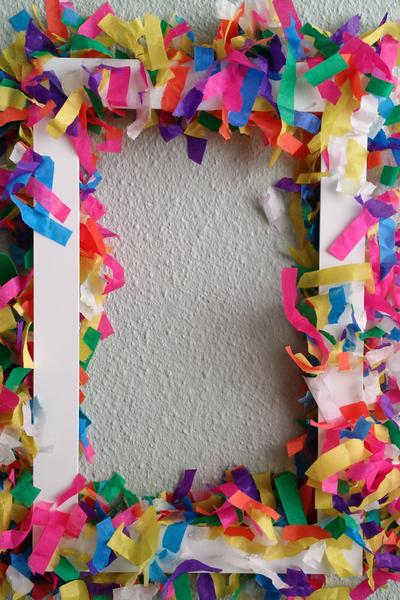 34. Konfetti-Luftschlangen-Rahmen fürs Gruppenfoto for basteln fasching einfach ideas