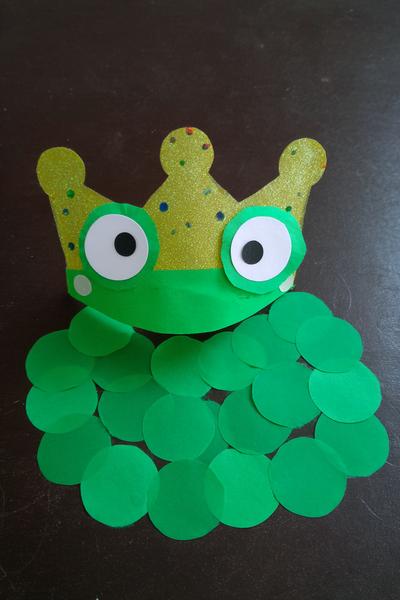 37. Kindergarten-Froschkrone aus grünen Kreisen for basteln fasching kindergarten einfach ideas