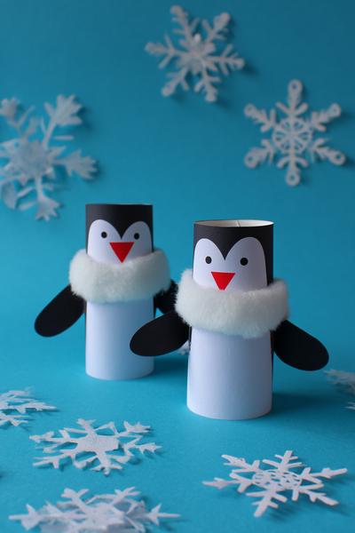 12. Pinguin-Klopapierrollen für Basteln für Kindergärtner Winter mit Schal aus Wolle und Schneeflocken
