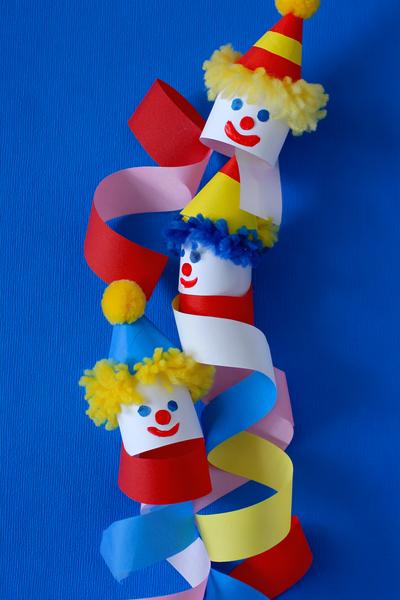 14. Clown-Haarkränze aus Krepppapier für Basteln für Kindergärtner Fasching mit Ringellocken und Pompons
