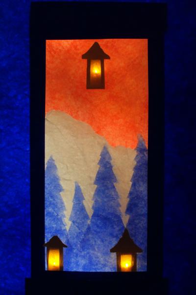 12. Fenster-Laternenbild mit Seidenpapier für Basteln mit Kindern Weihnachten Fenster mit Kerzenschein-Optik und Rahmen