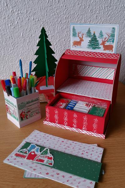 18. Weihnachtskarten-Station für Basteln mit Kindern Weihnachten Schule mit Stempelset und Briefkasten-Kiste