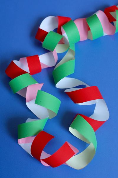 19. Papierketten-Matheprojekt für Basteln mit Kindern Weihnachten Schule mit Musterfolgen und Farbcodes