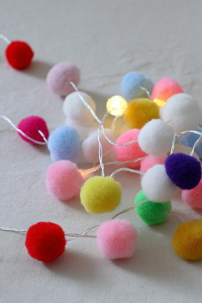 8. Große Pompon-Lichterkette für Basteln mit Kindern Weihnachten unter 3 mit dicker Schnur und Filzpunkten