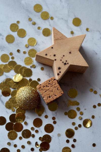 9. Stempelstern-Bild für Basteln mit Kindern Weihnachten unter 3 mit Korkstempeln und Goldtupfern