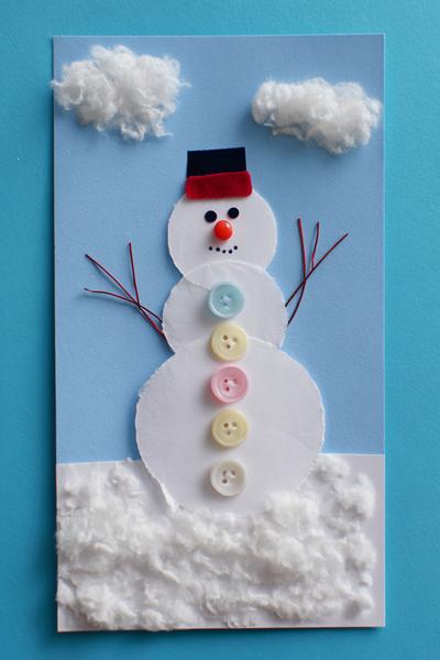 14. Schneemann-Grußkarten beim Basteln mit Kindern Winter einfach mit Wattepads und Knopfdetails