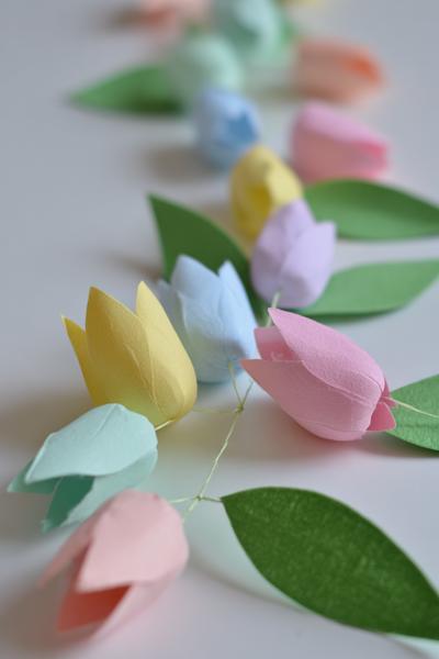1. Papier-Tulpengirlande aus Pastell für for basteln ostern mit kindern ideas