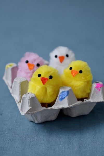 4. Watte-Küken im Eierkarton-Nest mit Farbklecksen für for basteln ostern u3 ideas