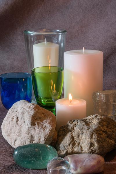 13. Tablett-Stillleben für Basteln und Selbermachen Deko mit Glas, Kerzen und Stein