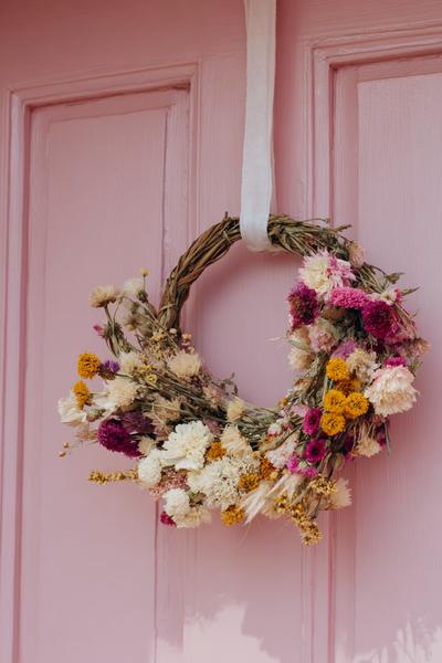 3. Blütenkranz aus Trockenblumen für Basteln und Selbermachen Frühling an der Tür