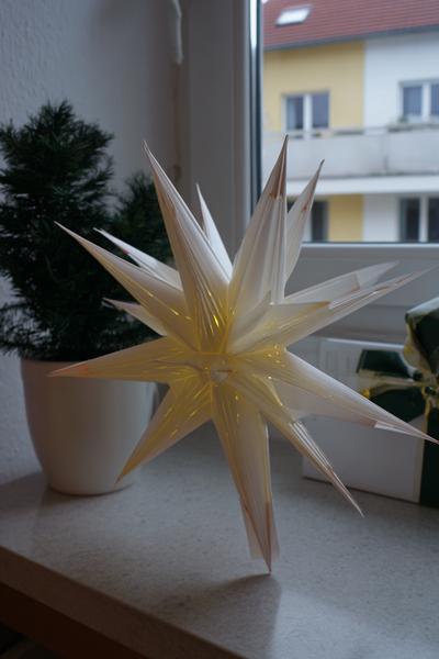 6. Papierstern-Laterne für Basteln und Selbermachen Weihnachten mit warmem LED-Licht