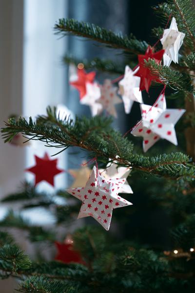 1. Papierstern-Girlande aus Butterbrottüten für for basteln weihnachten kindergarten ideas