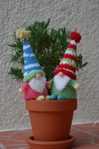 29. Tontopf-Wichtel mit Strickmütze für for basteln weihnachten tontöpfe ideas
