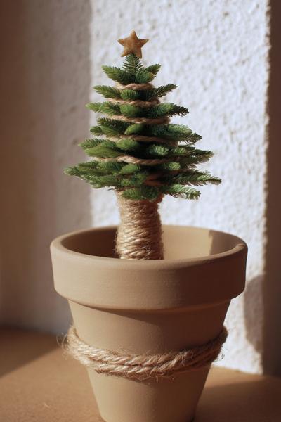 32. Tontopf-Minibaum mit Jutestamm für for basteln weihnachten tontöpfe ideas