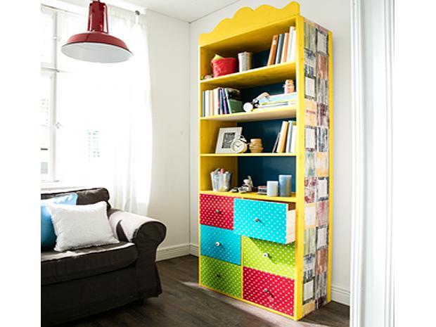 Bücherregal mit Schubladen und Stauraum