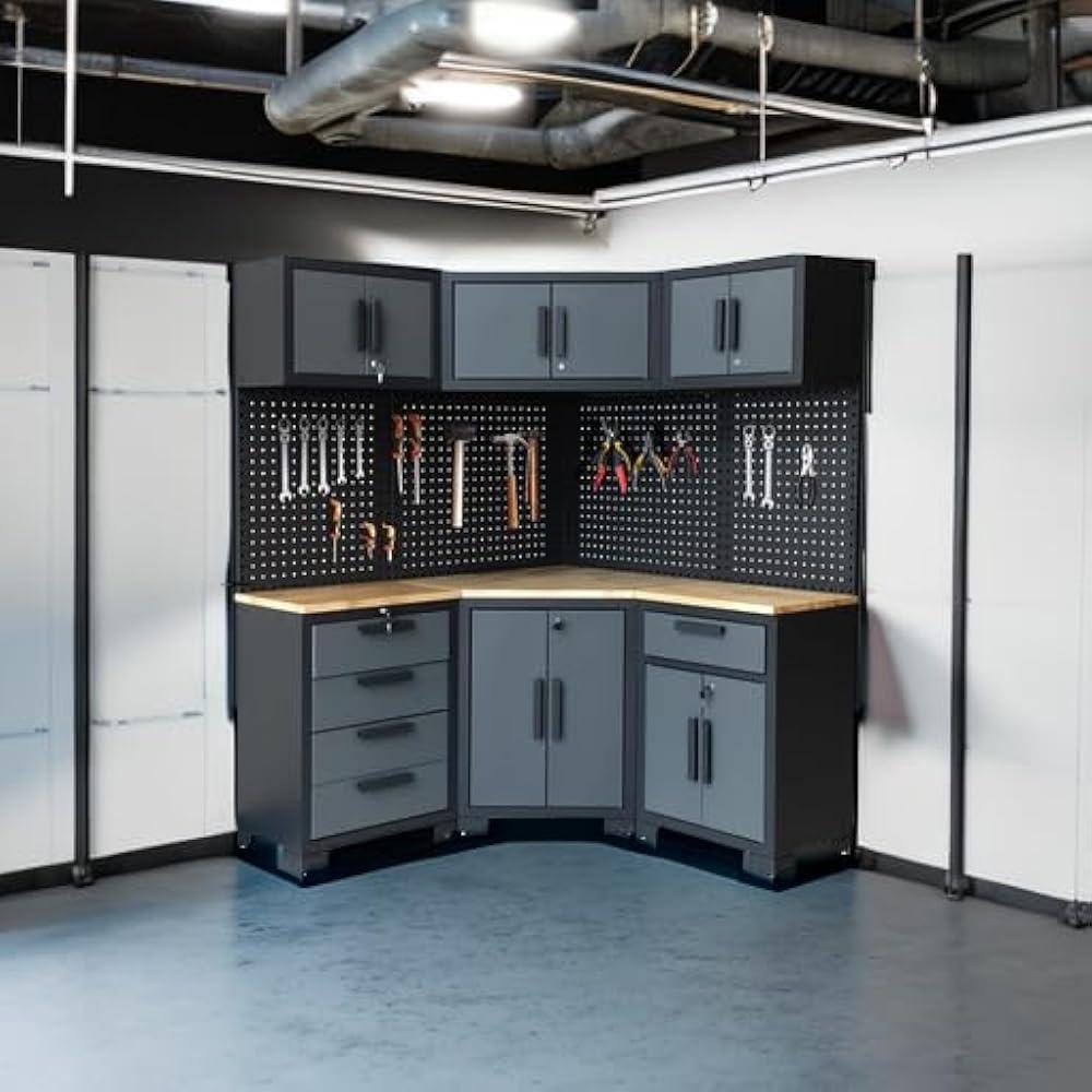 Eckwerkbank nutzt Garagenecke optimal