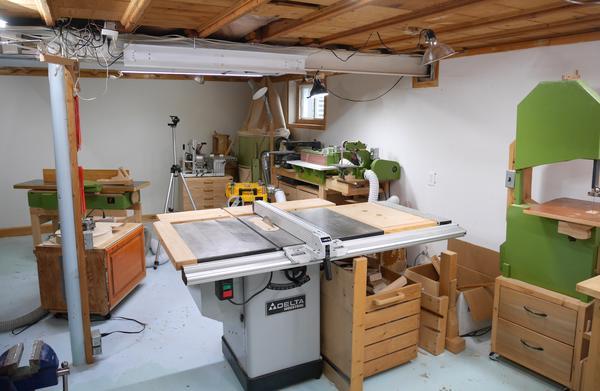 Maschinenbereich in Kellerwerkstatt