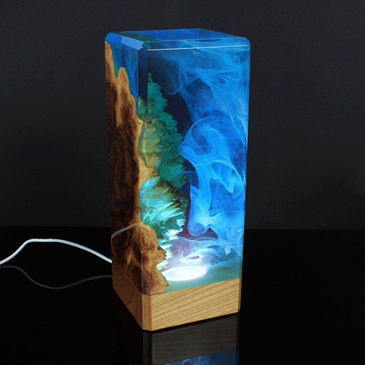 Handgemachte Lampe aus Epoxidharz