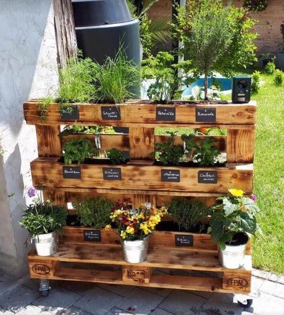 Gartenregal aus Paletten Pflanzen