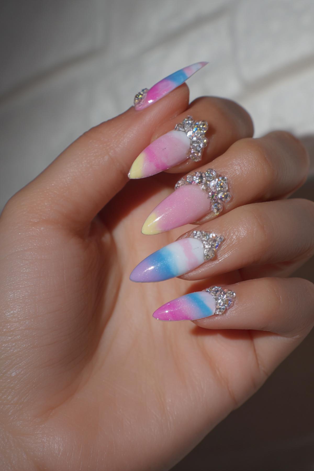 Pastell Stiletto Nägel Mit Strass