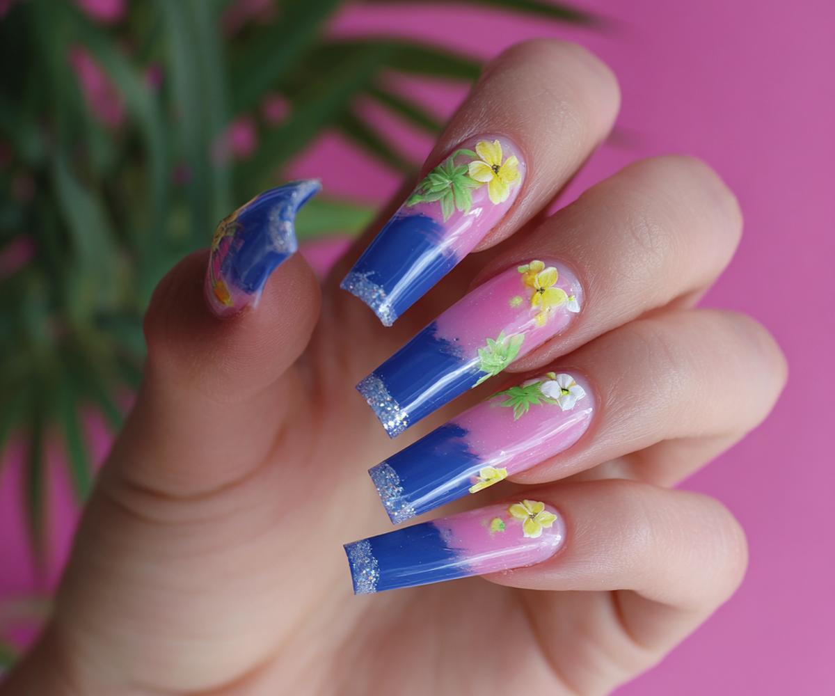 Lange Nägel Blaues Ombre Blumen
