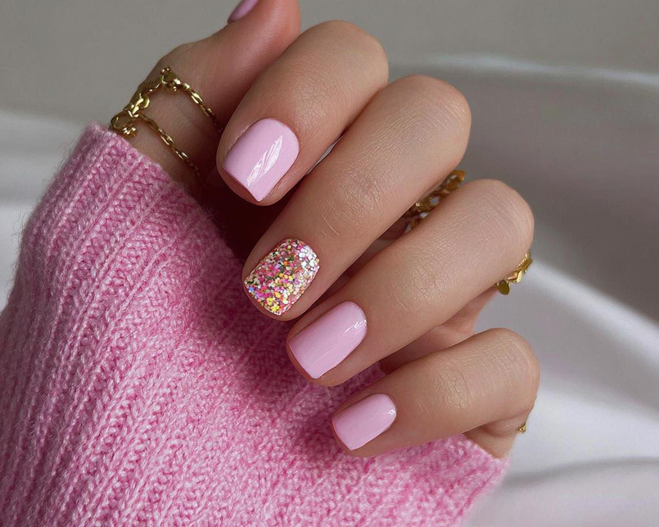 Rosa Nägel Mit Glitzerakzent