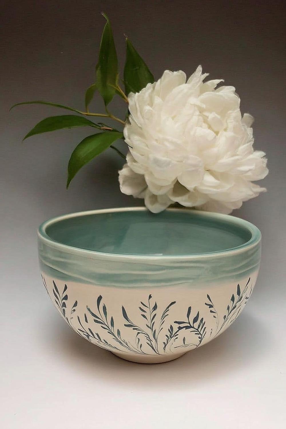 Elegante Blätterranken in Schwarz