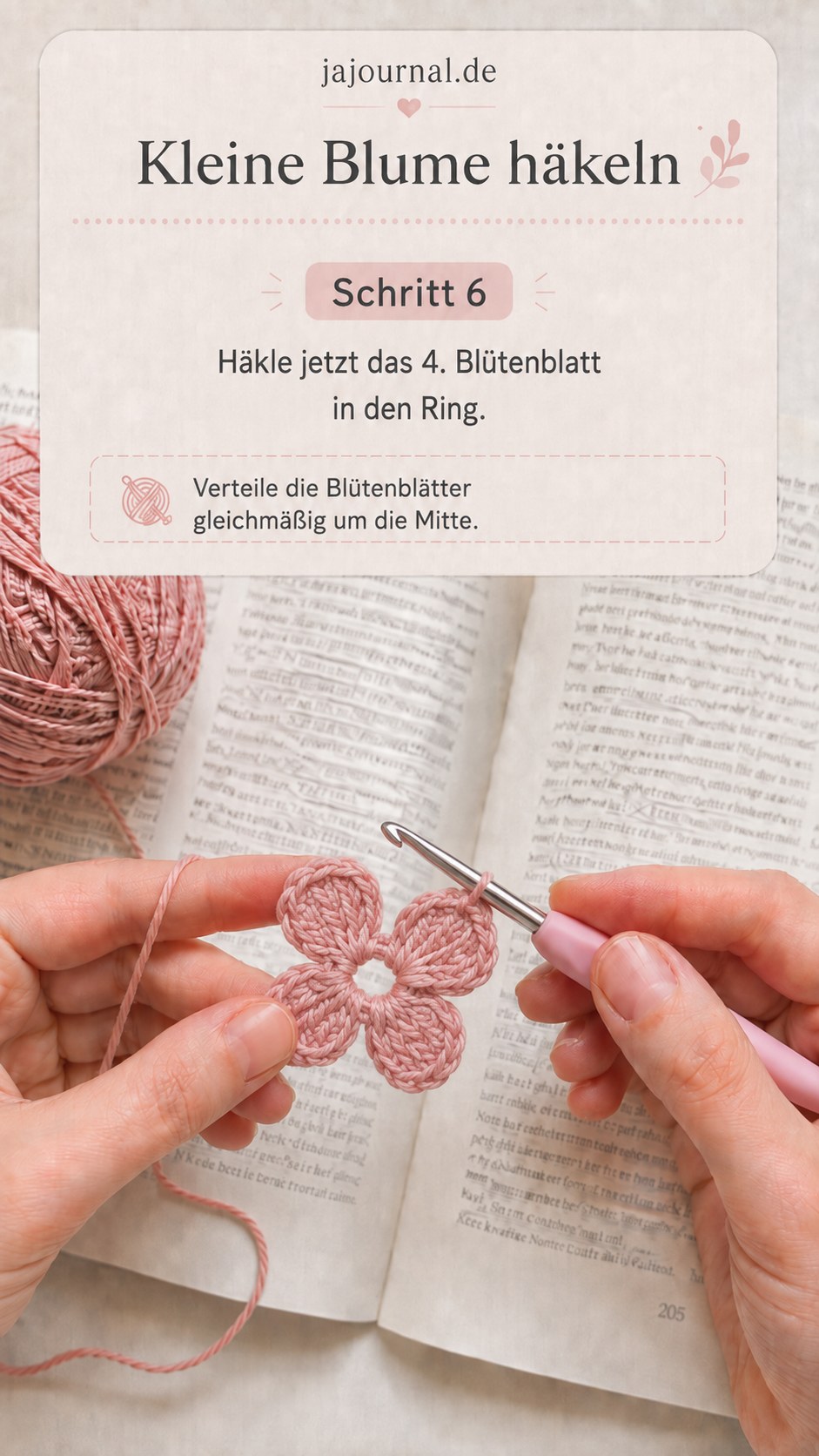 Viertes Blütenblatt vervollständigt die Form beim kleine Blume häkeln, Blätter gleichmäßig verteilt