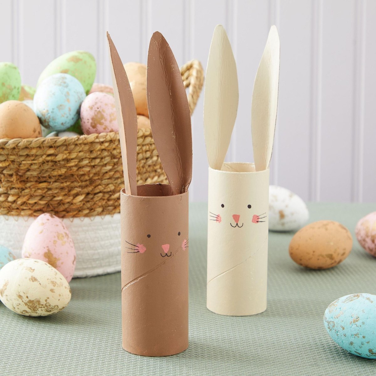 Kreative Osterhasen aus Klorollen