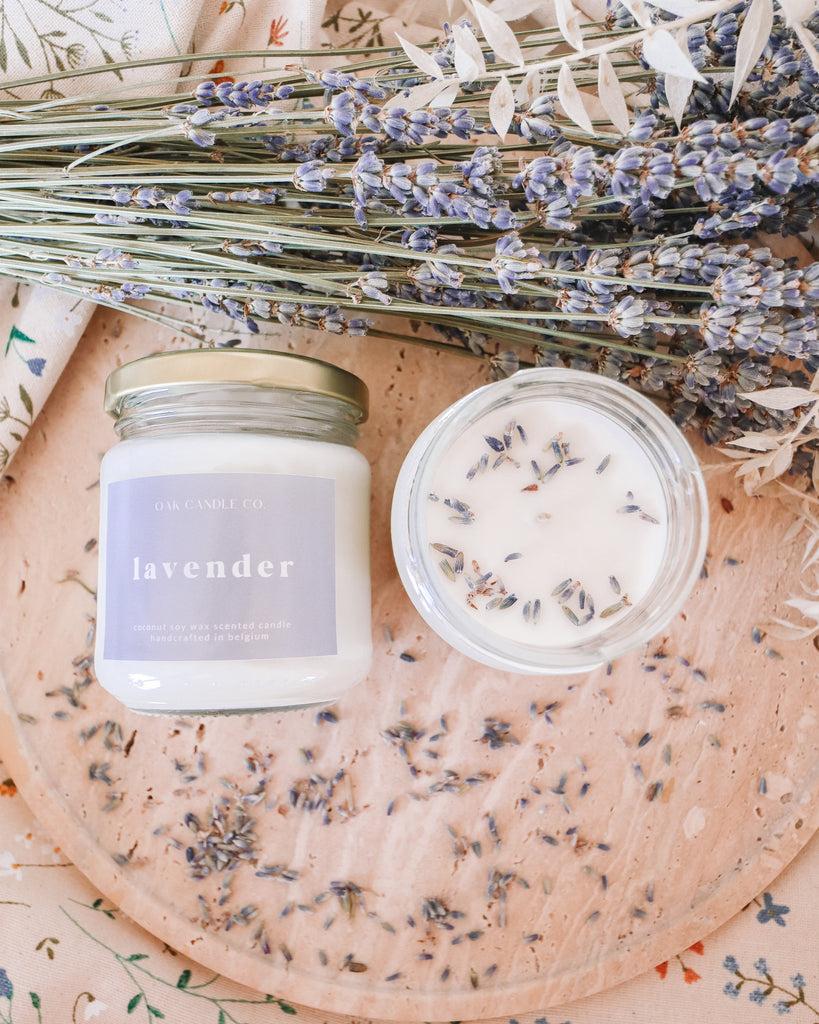 Lavendel Duftkerze mit Blüten