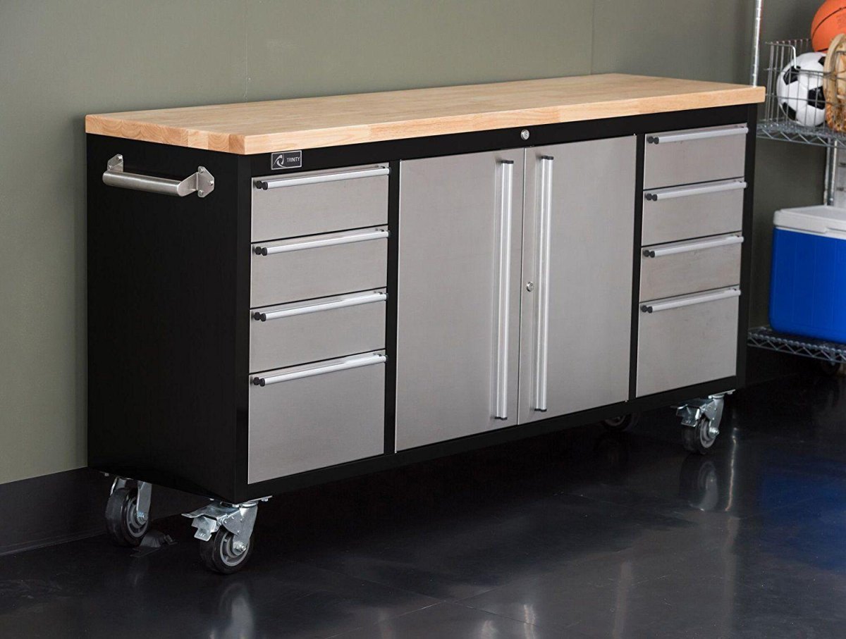 Mobile Werkbank mit Rollen in Garage