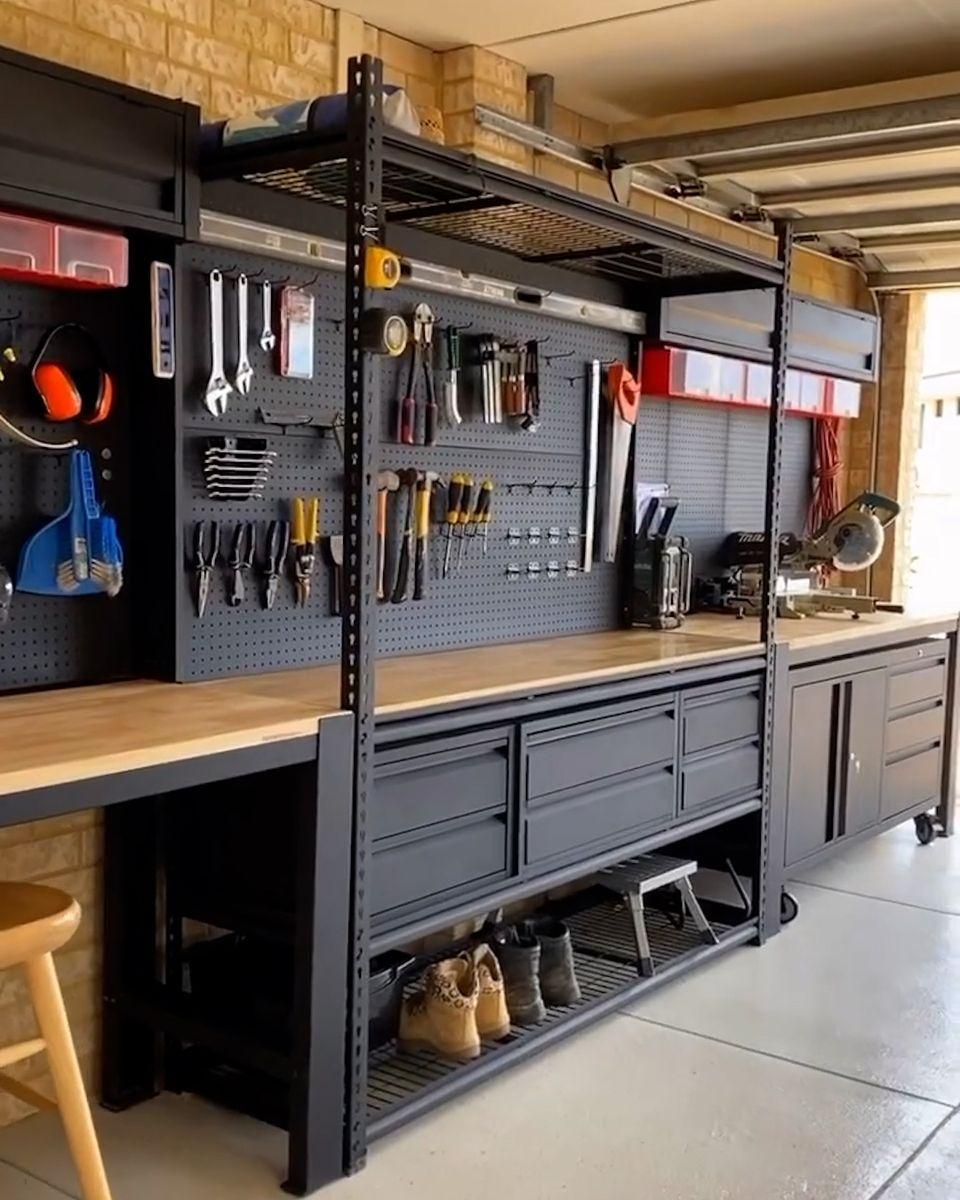 Moderne Metallwerkbank in Hobbygarage
