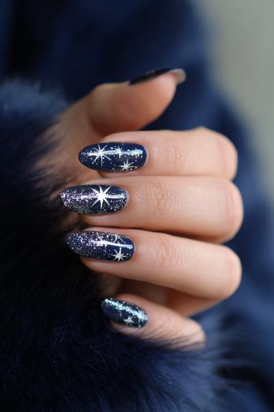 2. Silberne Sternennacht mit nageldesign silvester glitzer auf tiefem Nachtblau