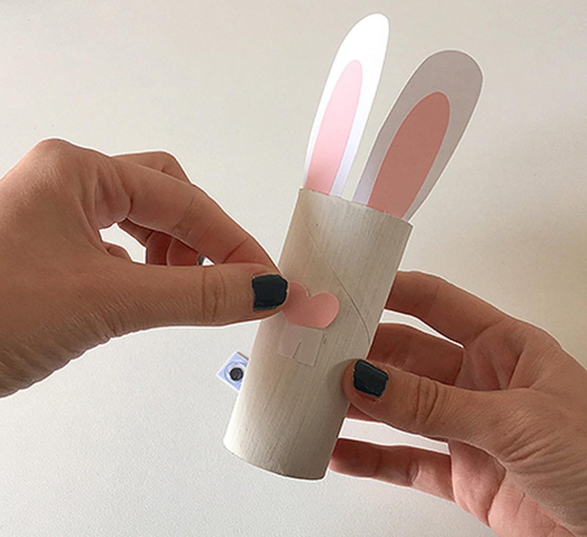 Osterhase mit aufklappbaren Ohren