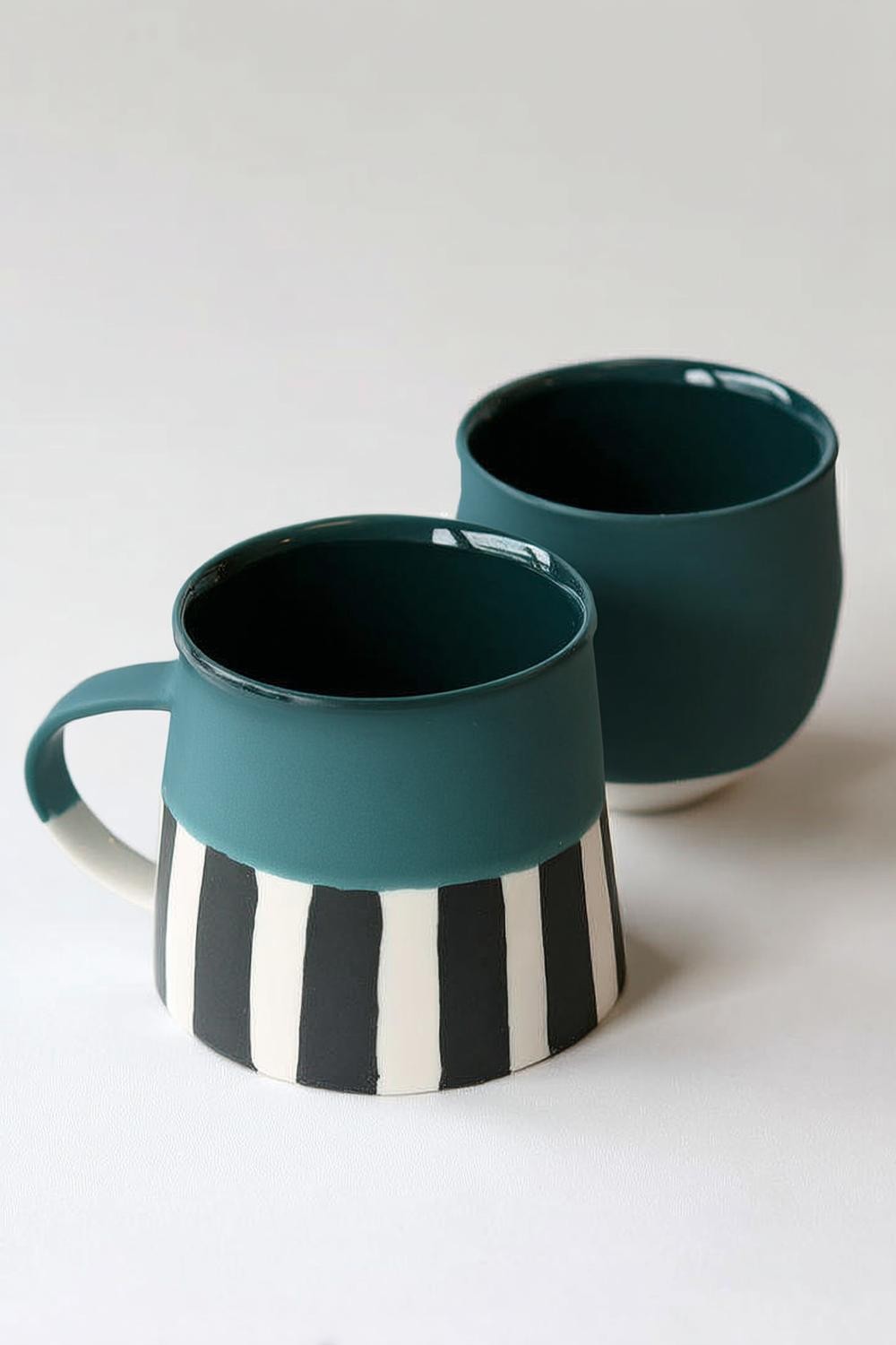 Minimalistische Streifentassen