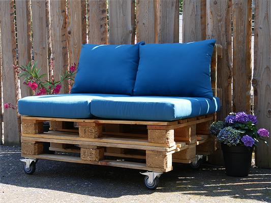 Palettensofa mit Rollen