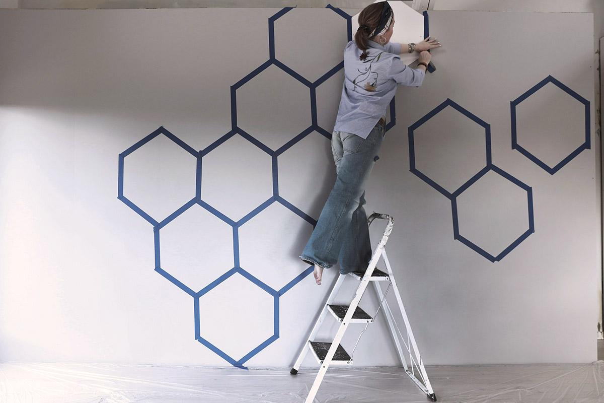 Hexagon Wandmuster mit Klebeband