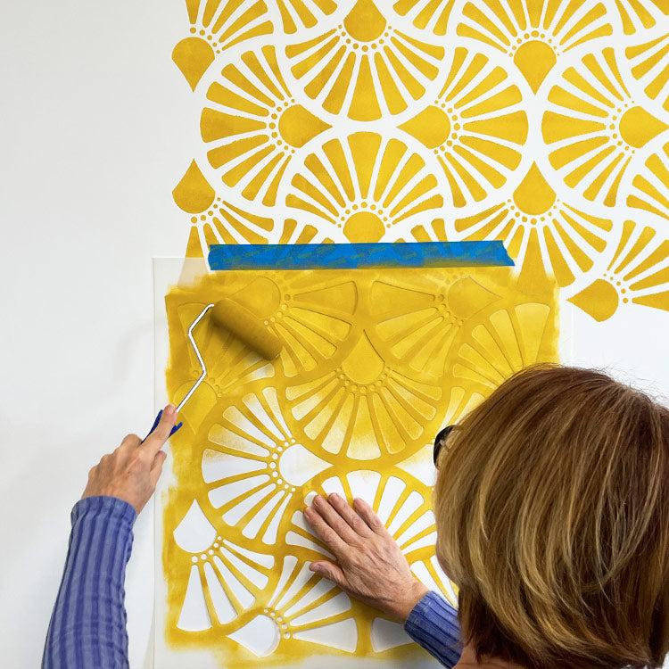Schablonenmuster auf Wand